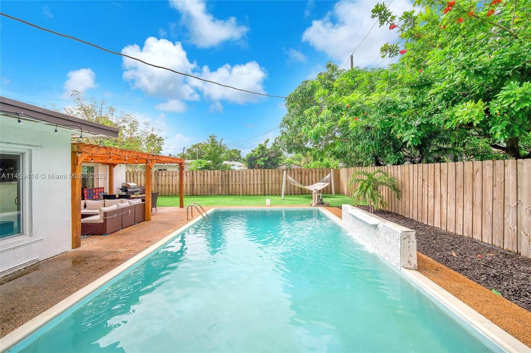 Recently Sold: $495,000 (3 beds, 2 baths, 1593 Square Feet)