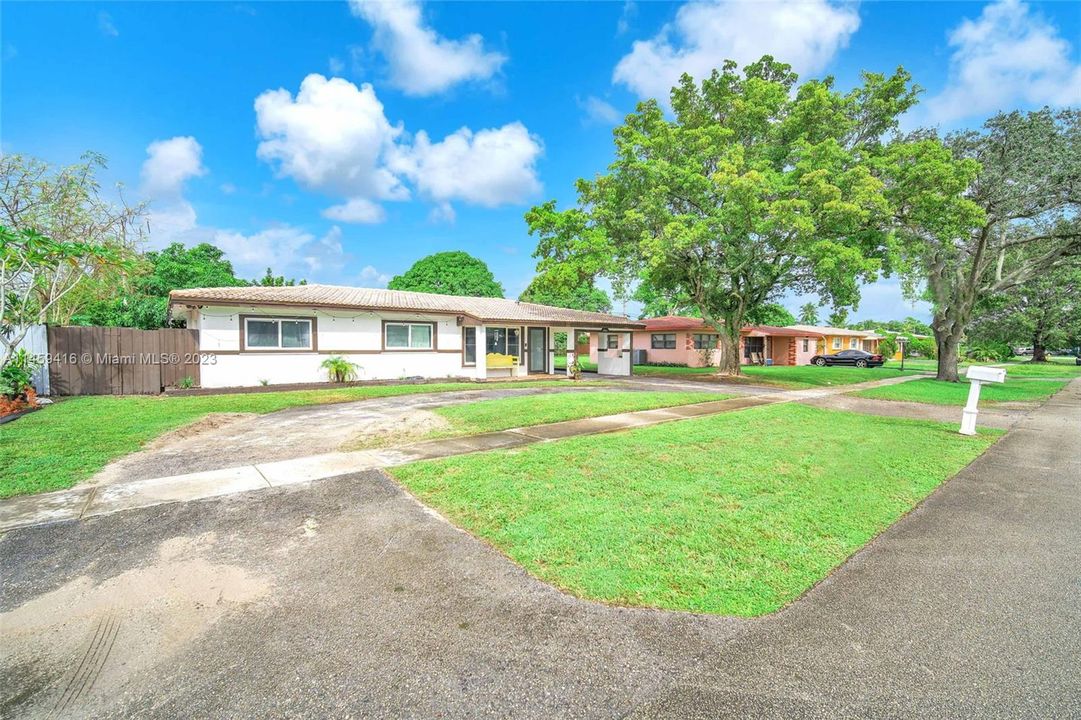 Recently Sold: $495,000 (3 beds, 2 baths, 1593 Square Feet)