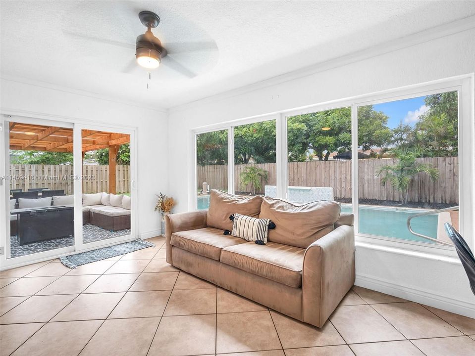 Recently Sold: $495,000 (3 beds, 2 baths, 1593 Square Feet)