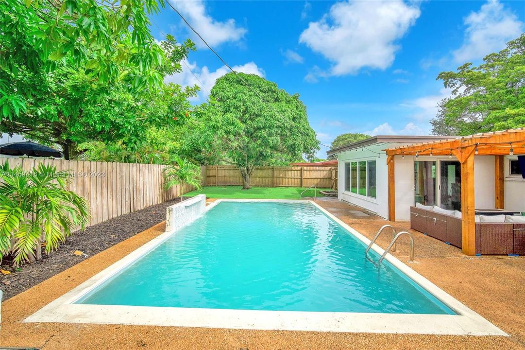 Recently Sold: $495,000 (3 beds, 2 baths, 1593 Square Feet)