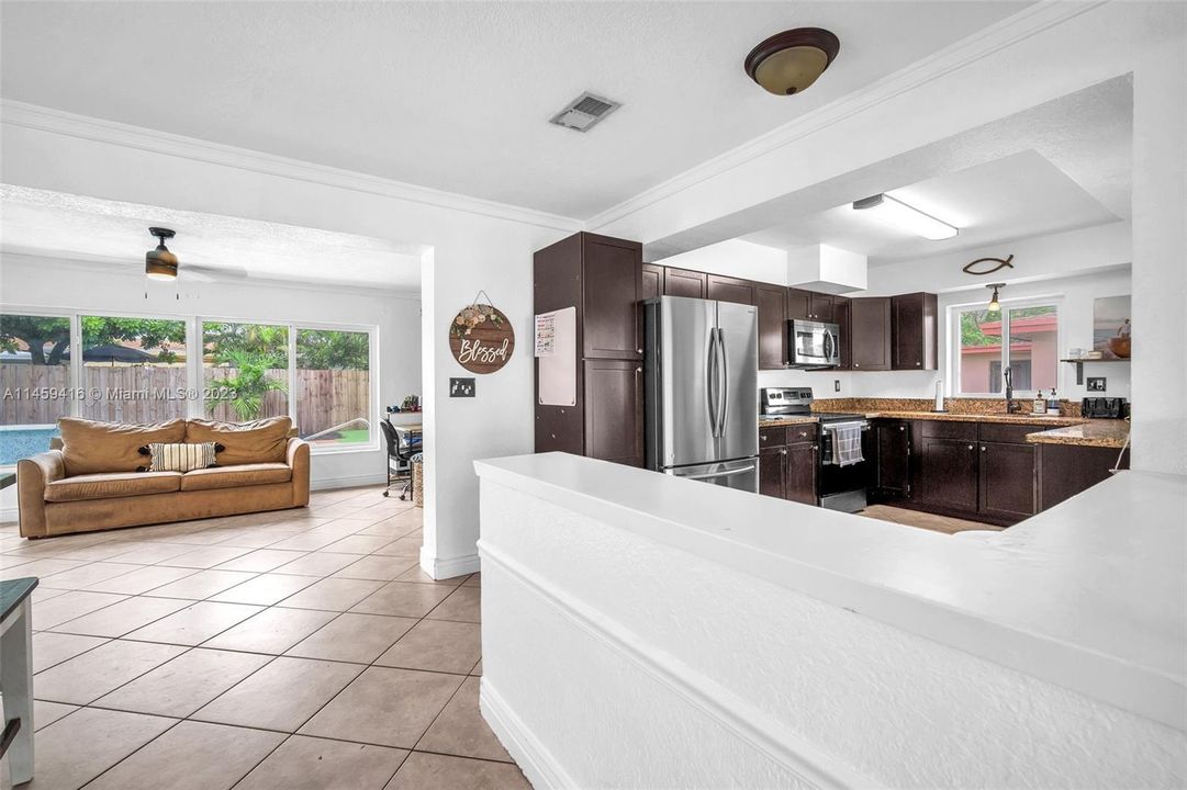 Recently Sold: $495,000 (3 beds, 2 baths, 1593 Square Feet)