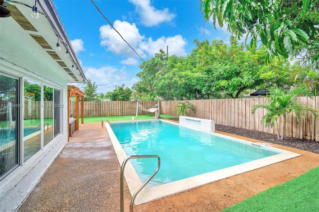 Recently Sold: $495,000 (3 beds, 2 baths, 1593 Square Feet)