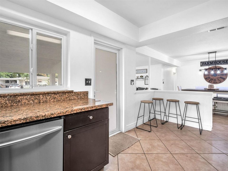 Recently Sold: $495,000 (3 beds, 2 baths, 1593 Square Feet)