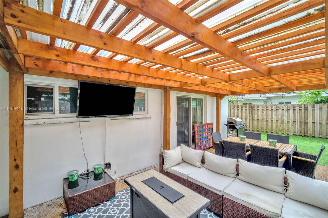 Recently Sold: $495,000 (3 beds, 2 baths, 1593 Square Feet)