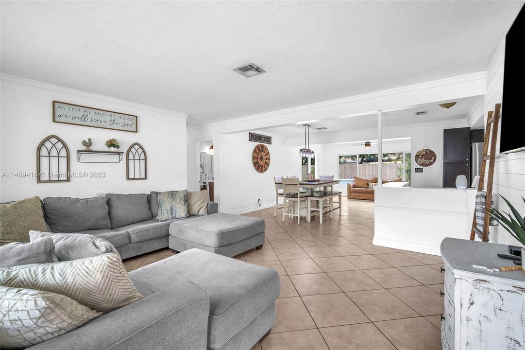 Recently Sold: $495,000 (3 beds, 2 baths, 1593 Square Feet)