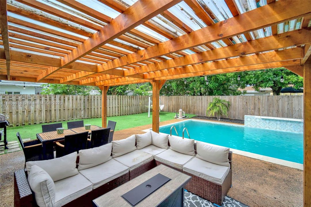 Recently Sold: $495,000 (3 beds, 2 baths, 1593 Square Feet)