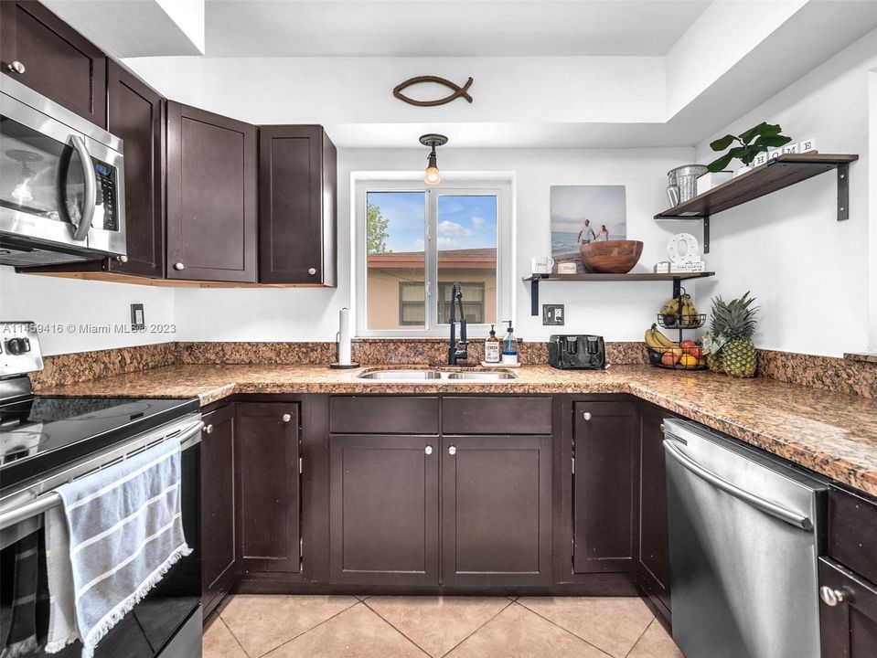 Recently Sold: $495,000 (3 beds, 2 baths, 1593 Square Feet)