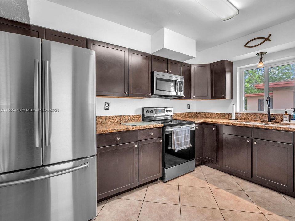 Recently Sold: $495,000 (3 beds, 2 baths, 1593 Square Feet)