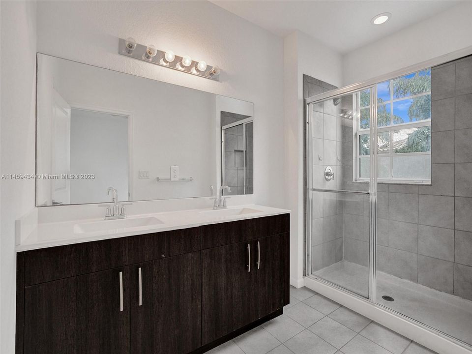 Recently Sold: $415,000 (4 beds, 3 baths, 1916 Square Feet)