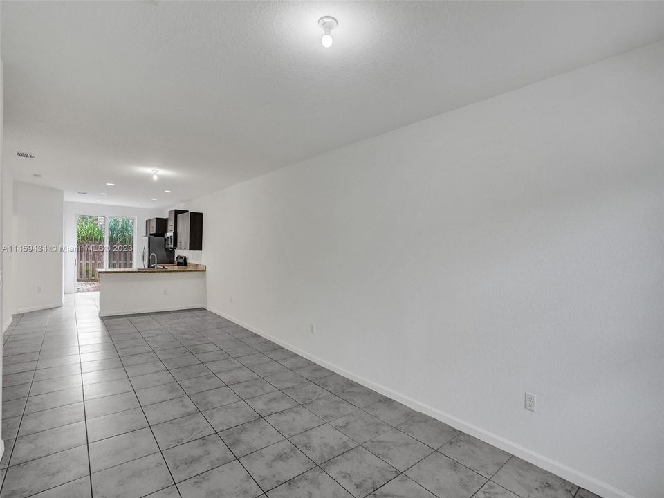 Recently Sold: $415,000 (4 beds, 3 baths, 1916 Square Feet)