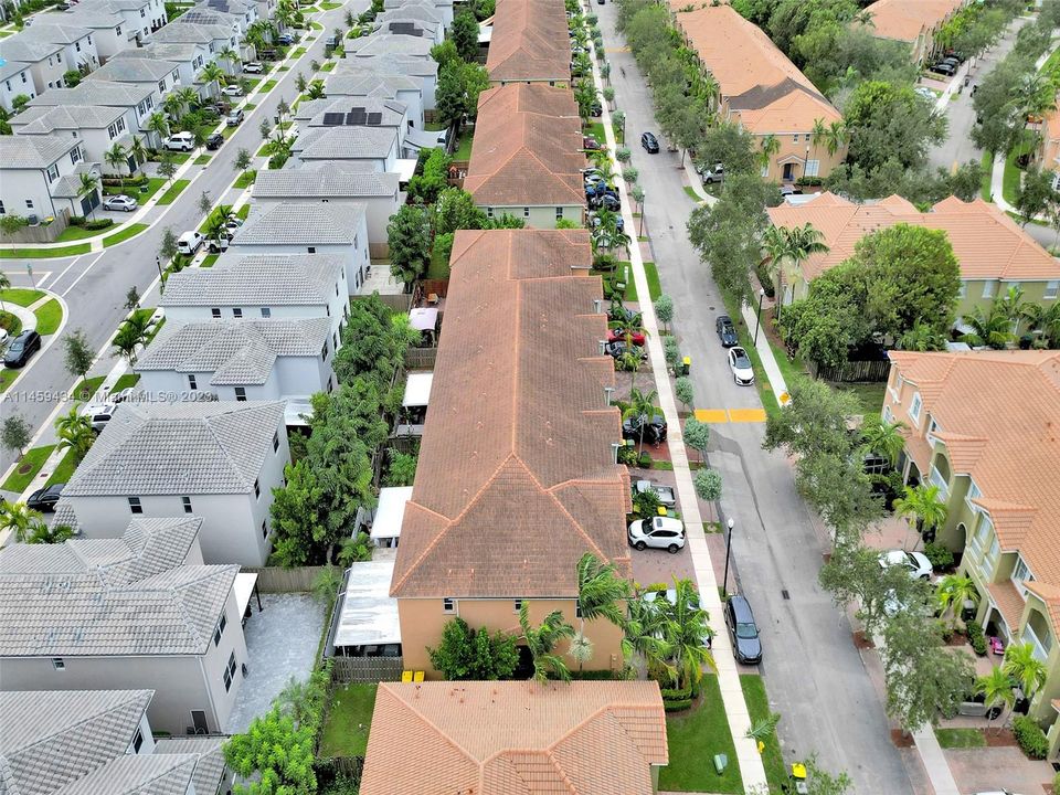 Recently Sold: $415,000 (4 beds, 3 baths, 1916 Square Feet)