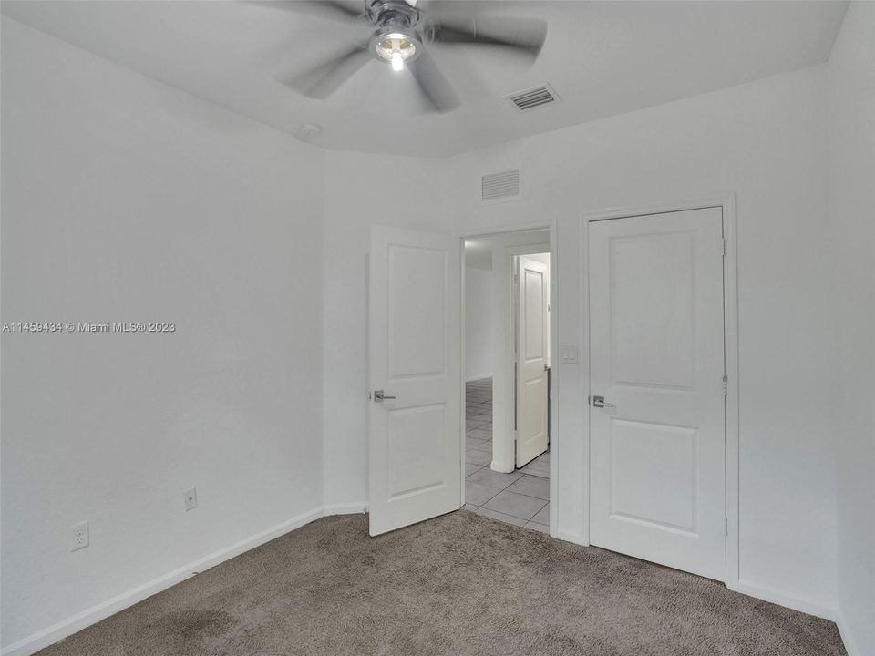 Recently Sold: $415,000 (4 beds, 3 baths, 1916 Square Feet)