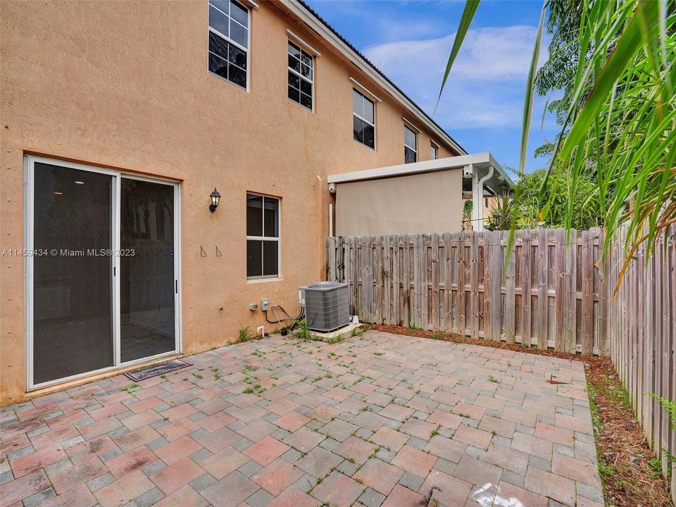 Recently Sold: $415,000 (4 beds, 3 baths, 1916 Square Feet)