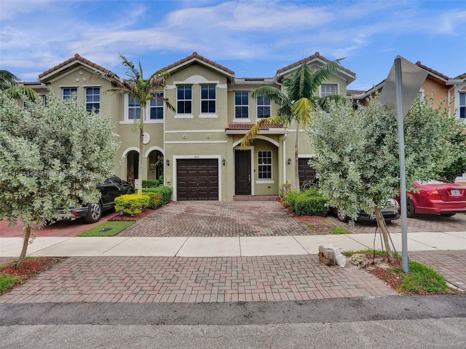 Recently Sold: $415,000 (4 beds, 3 baths, 1916 Square Feet)