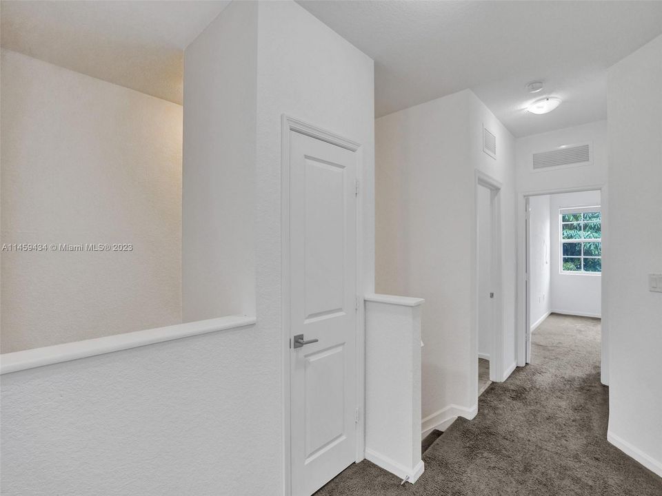 Recently Sold: $415,000 (4 beds, 3 baths, 1916 Square Feet)