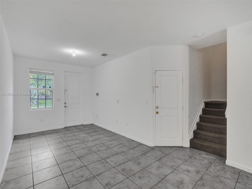 Recently Sold: $415,000 (4 beds, 3 baths, 1916 Square Feet)