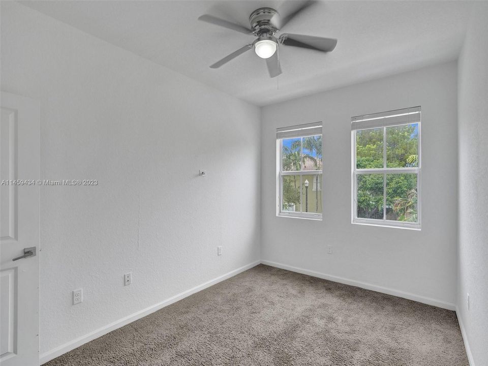 Recently Sold: $415,000 (4 beds, 3 baths, 1916 Square Feet)