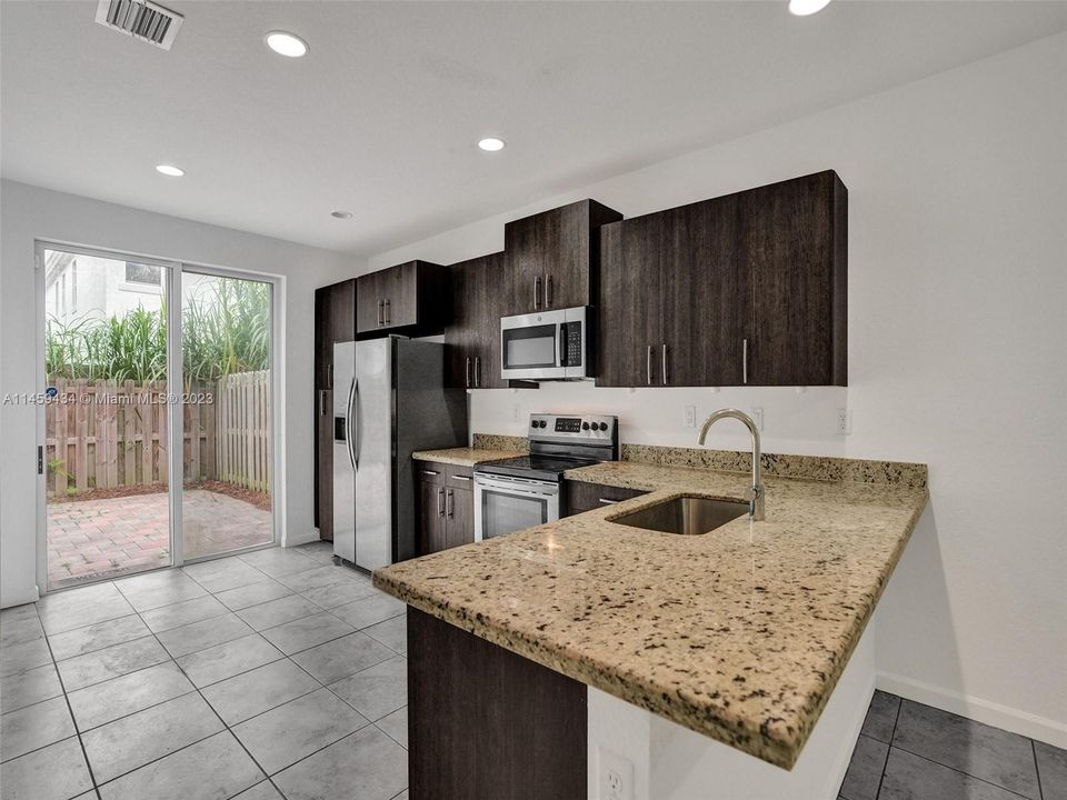 Recently Sold: $415,000 (4 beds, 3 baths, 1916 Square Feet)