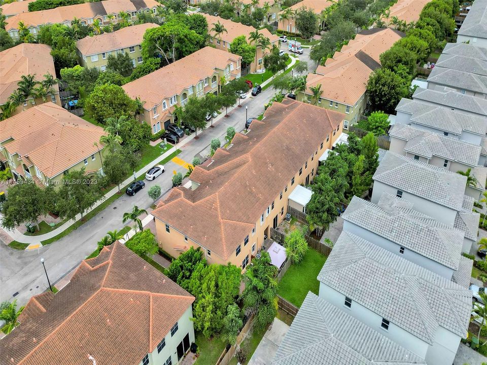 Recently Sold: $415,000 (4 beds, 3 baths, 1916 Square Feet)