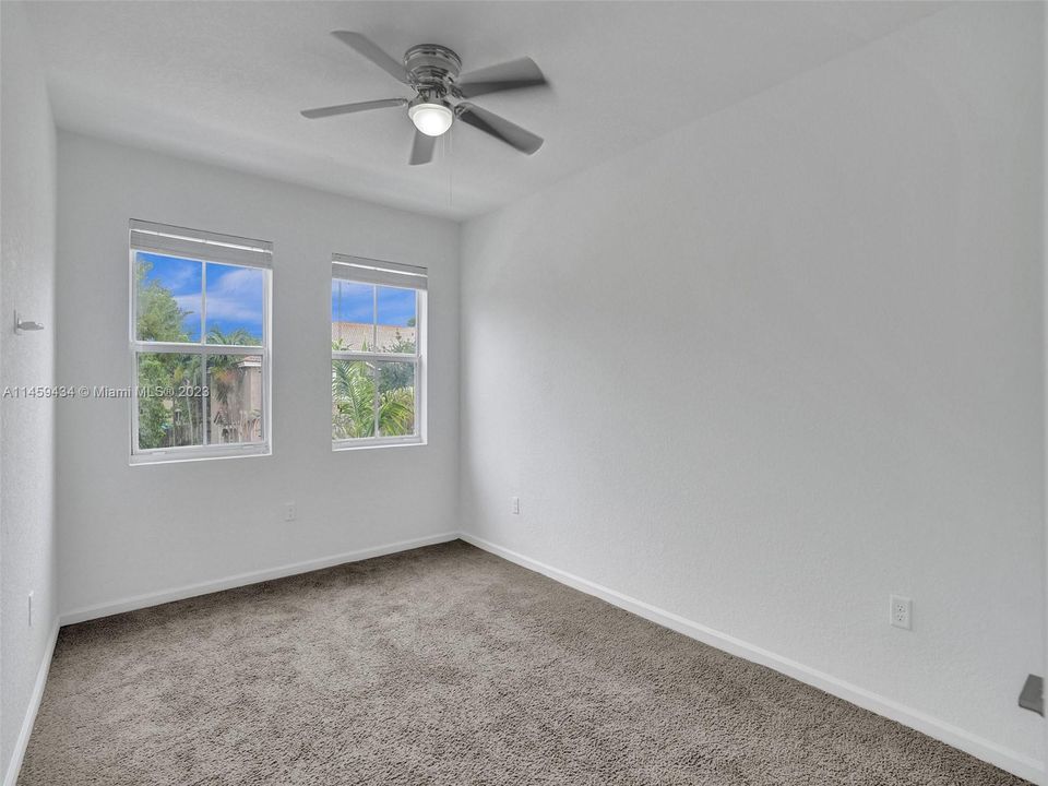 Recently Sold: $415,000 (4 beds, 3 baths, 1916 Square Feet)