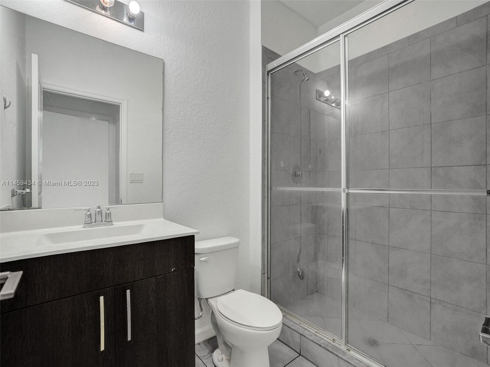 Recently Sold: $415,000 (4 beds, 3 baths, 1916 Square Feet)