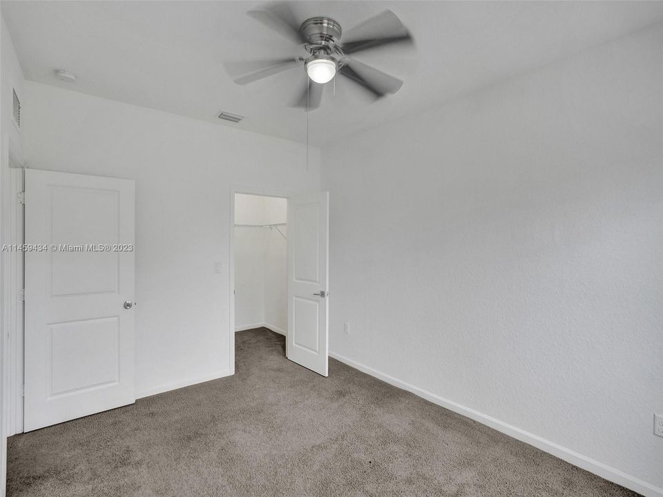 Recently Sold: $415,000 (4 beds, 3 baths, 1916 Square Feet)