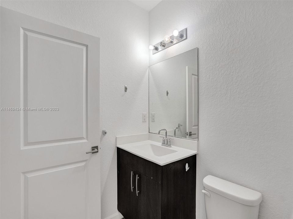 Recently Sold: $415,000 (4 beds, 3 baths, 1916 Square Feet)