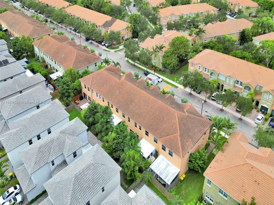 Recently Sold: $415,000 (4 beds, 3 baths, 1916 Square Feet)