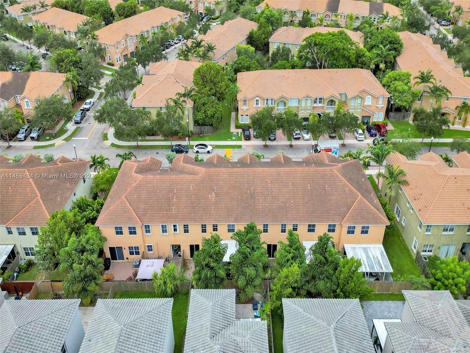 Recently Sold: $415,000 (4 beds, 3 baths, 1916 Square Feet)