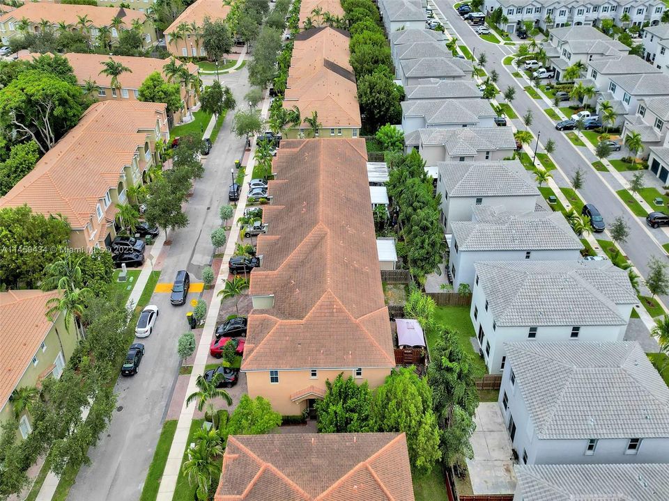 Recently Sold: $415,000 (4 beds, 3 baths, 1916 Square Feet)