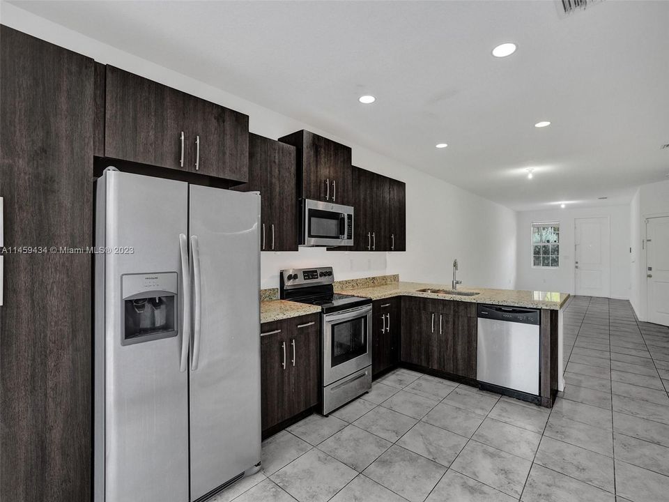 Recently Sold: $415,000 (4 beds, 3 baths, 1916 Square Feet)