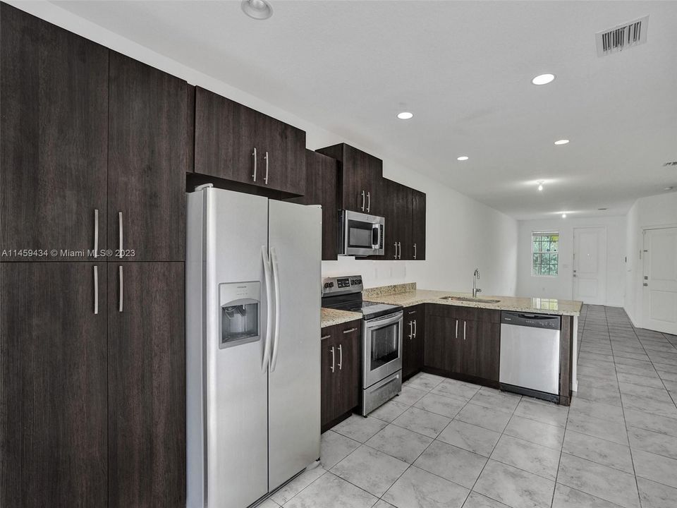 Recently Sold: $415,000 (4 beds, 3 baths, 1916 Square Feet)