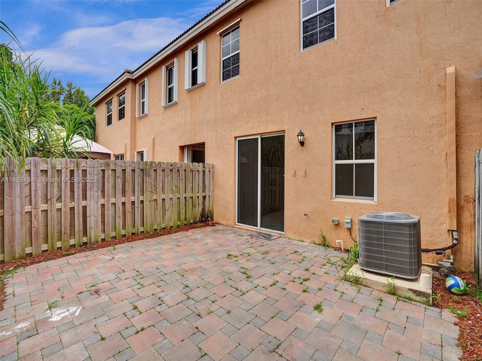 Recently Sold: $415,000 (4 beds, 3 baths, 1916 Square Feet)