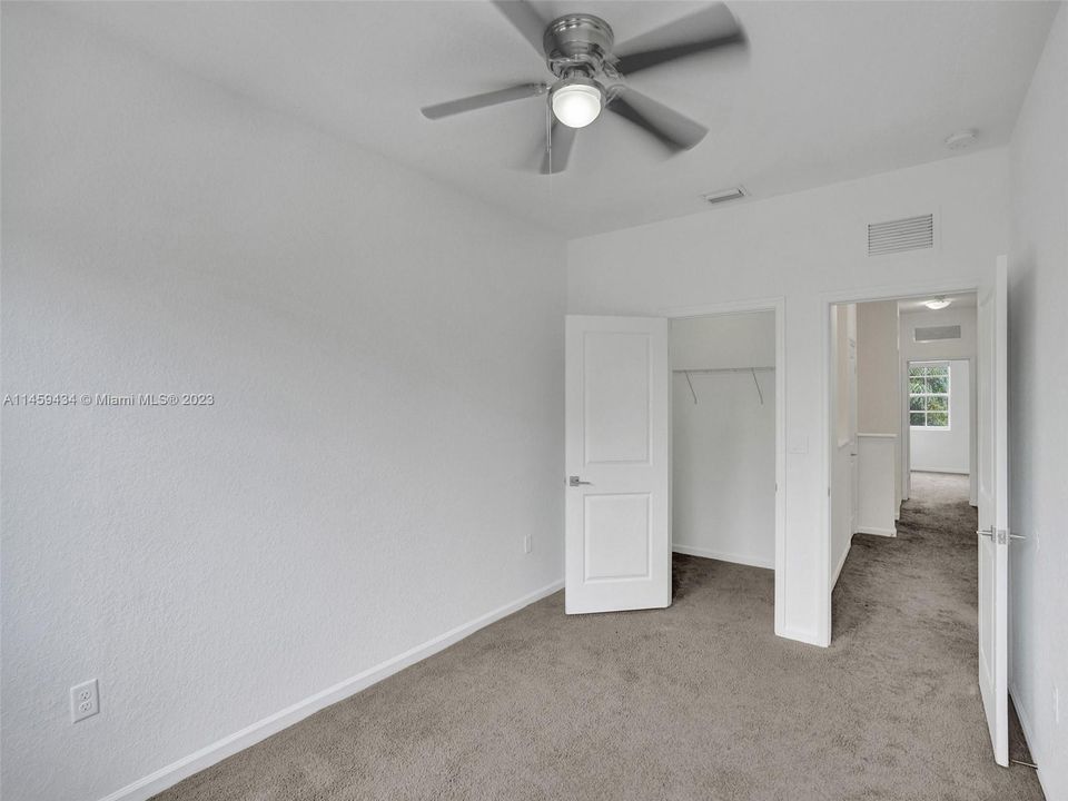 Recently Sold: $415,000 (4 beds, 3 baths, 1916 Square Feet)