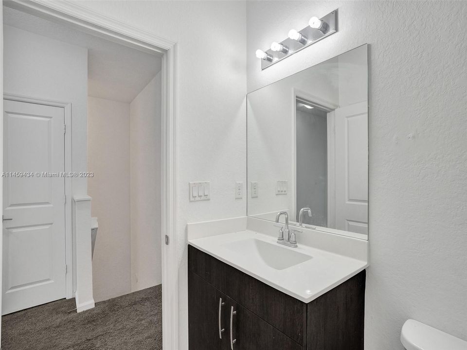 Recently Sold: $415,000 (4 beds, 3 baths, 1916 Square Feet)