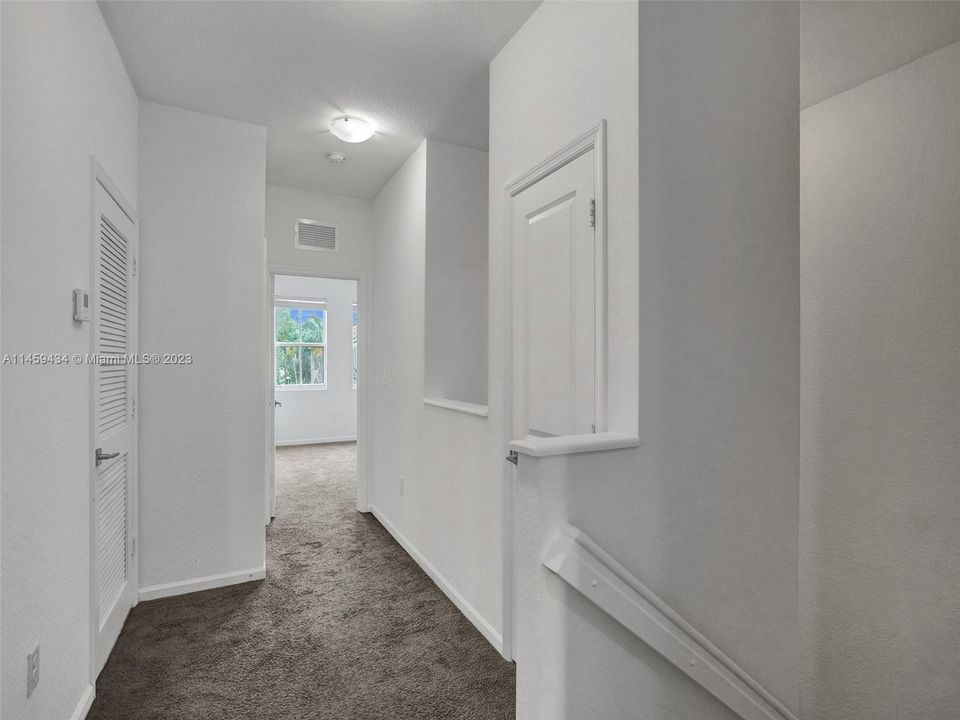 Recently Sold: $415,000 (4 beds, 3 baths, 1916 Square Feet)