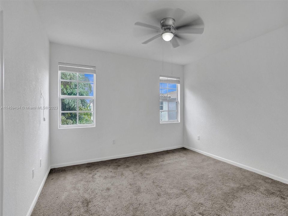 Recently Sold: $415,000 (4 beds, 3 baths, 1916 Square Feet)