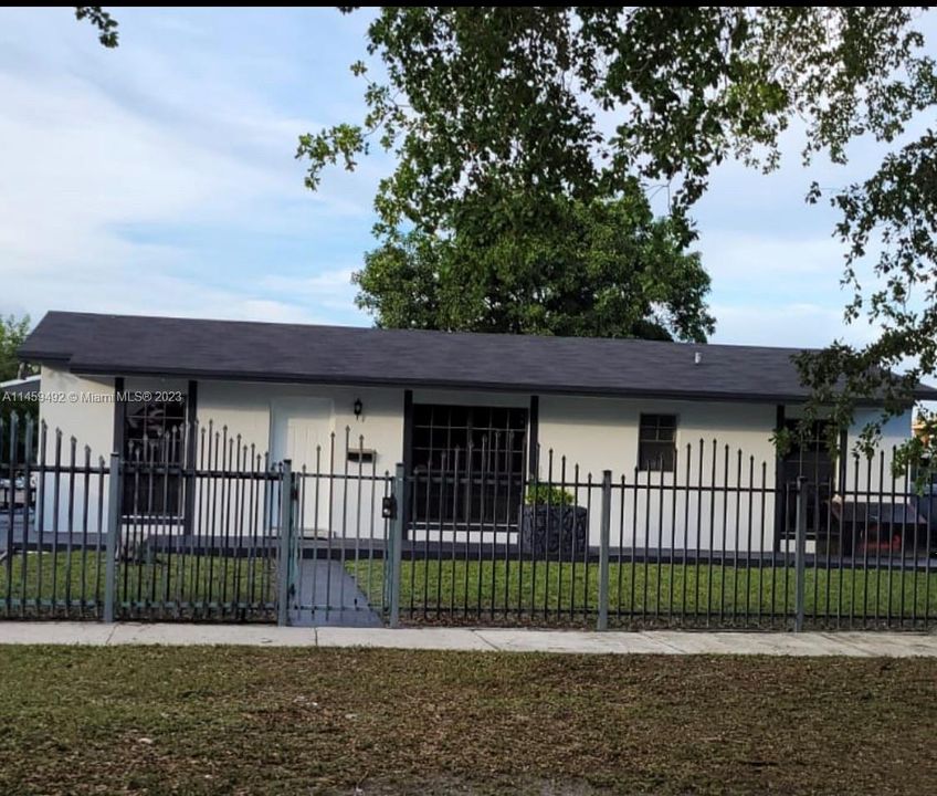 Recently Sold: $499,000 (3 beds, 1 baths, 1104 Square Feet)