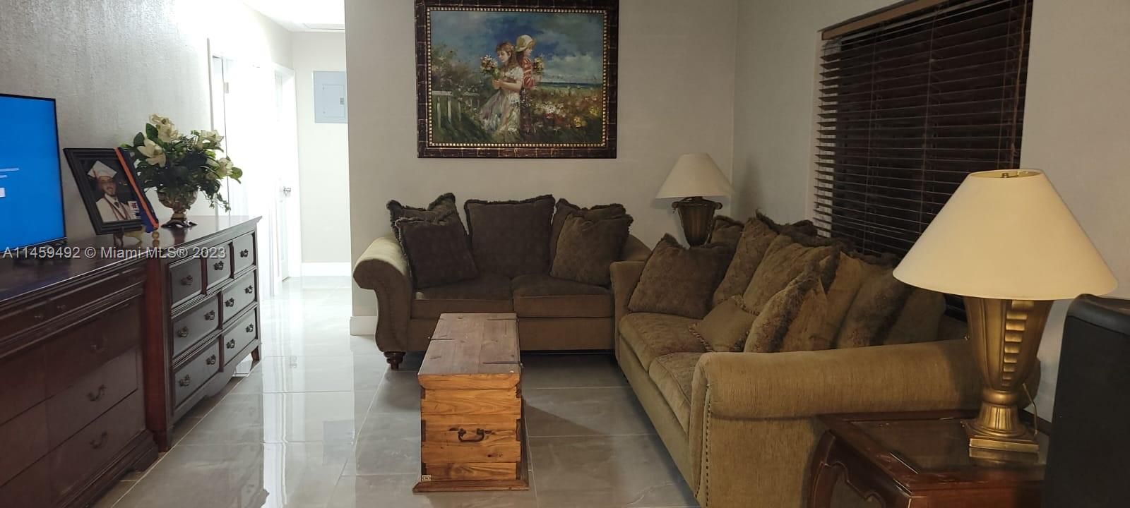 Recently Sold: $499,000 (3 beds, 1 baths, 1104 Square Feet)