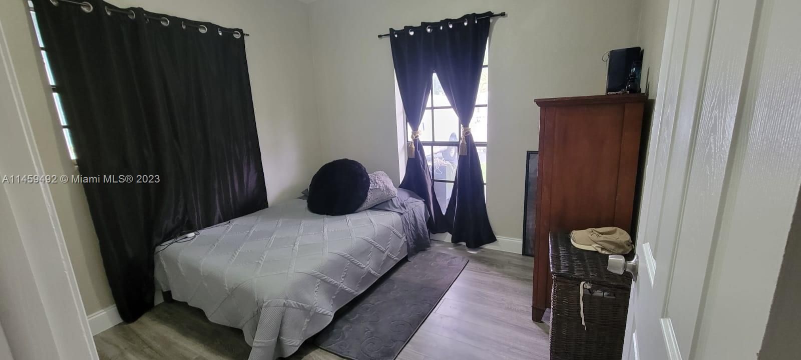 Recently Sold: $499,000 (3 beds, 1 baths, 1104 Square Feet)