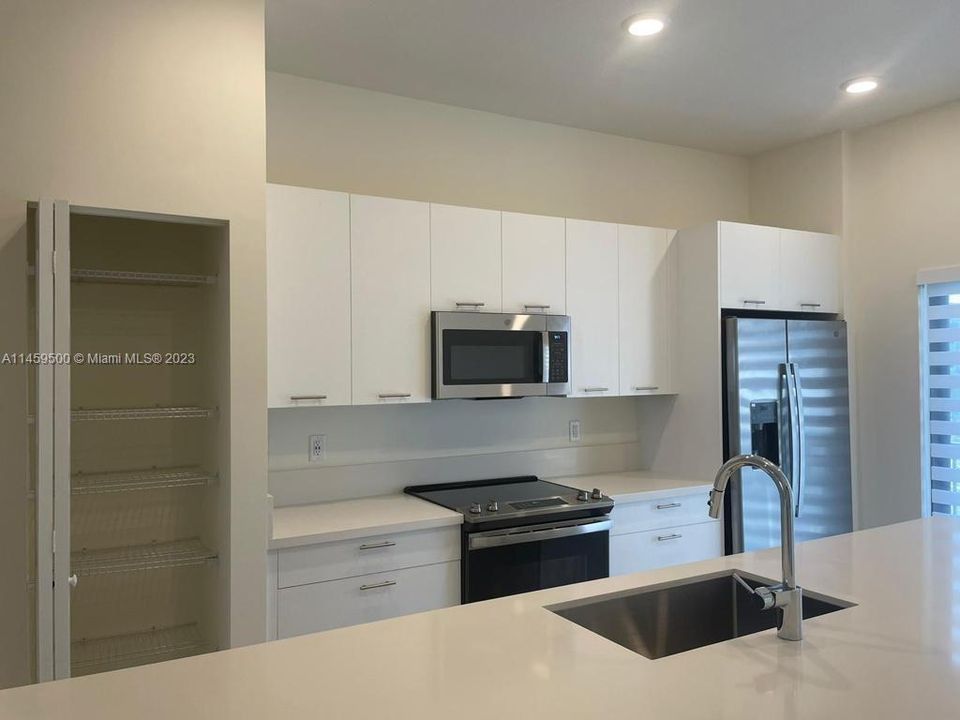 Recently Rented: $2,850 (2 beds, 2 baths, 1072 Square Feet)