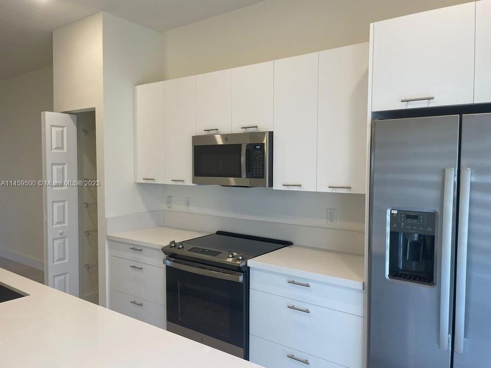 Recently Rented: $2,850 (2 beds, 2 baths, 1072 Square Feet)