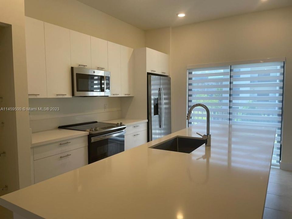 Recently Rented: $2,850 (2 beds, 2 baths, 1072 Square Feet)