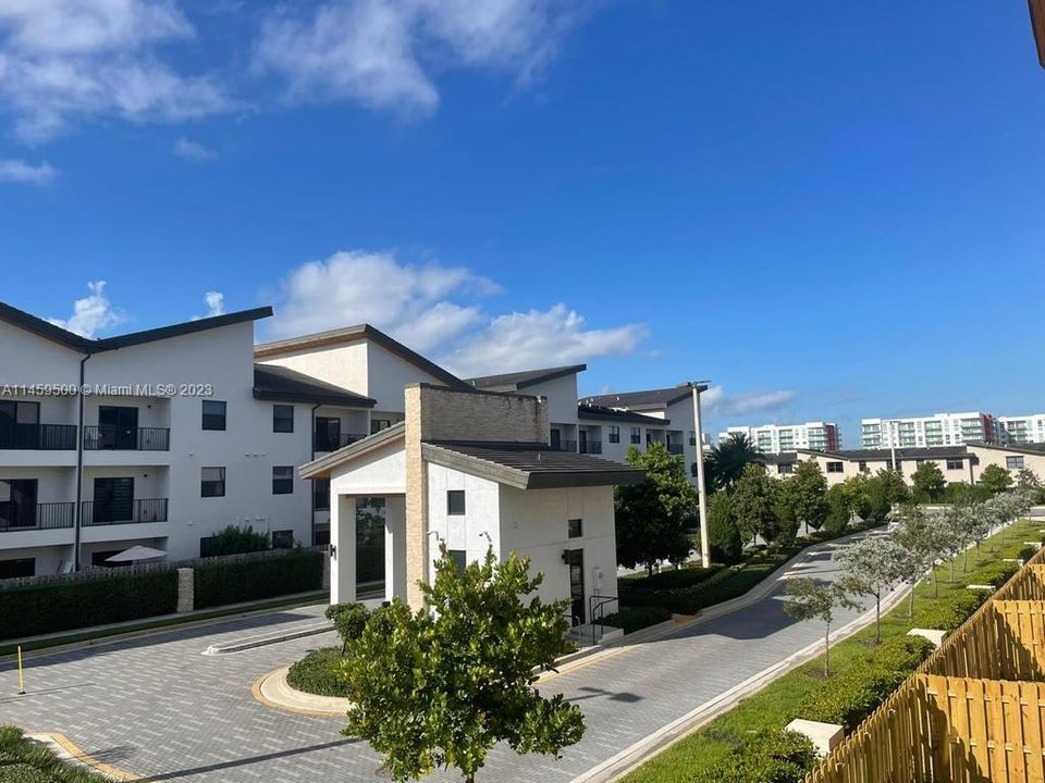 Recently Rented: $2,850 (2 beds, 2 baths, 1072 Square Feet)