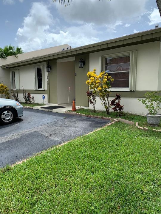 Recently Rented: $2,600 (3 beds, 2 baths, 1276 Square Feet)