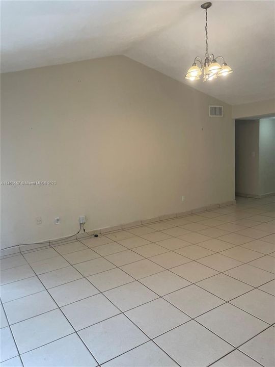 Recently Rented: $2,600 (3 beds, 2 baths, 1276 Square Feet)