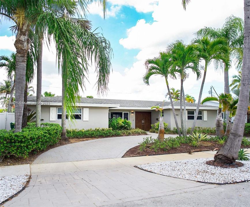 Recently Rented: $5,875 (4 beds, 3 baths, 2327 Square Feet)