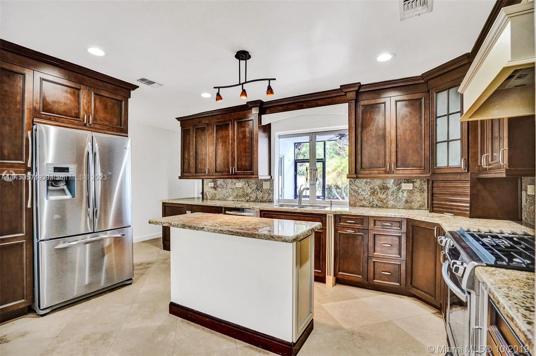 Recently Rented: $5,875 (4 beds, 3 baths, 2327 Square Feet)