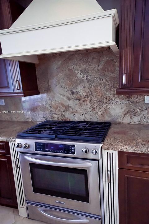 Recently Rented: $5,875 (4 beds, 3 baths, 2327 Square Feet)