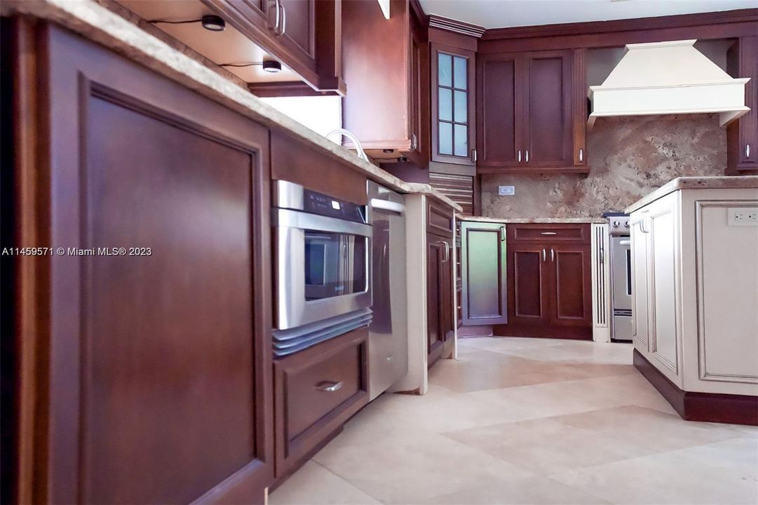 Recently Rented: $5,875 (4 beds, 3 baths, 2327 Square Feet)